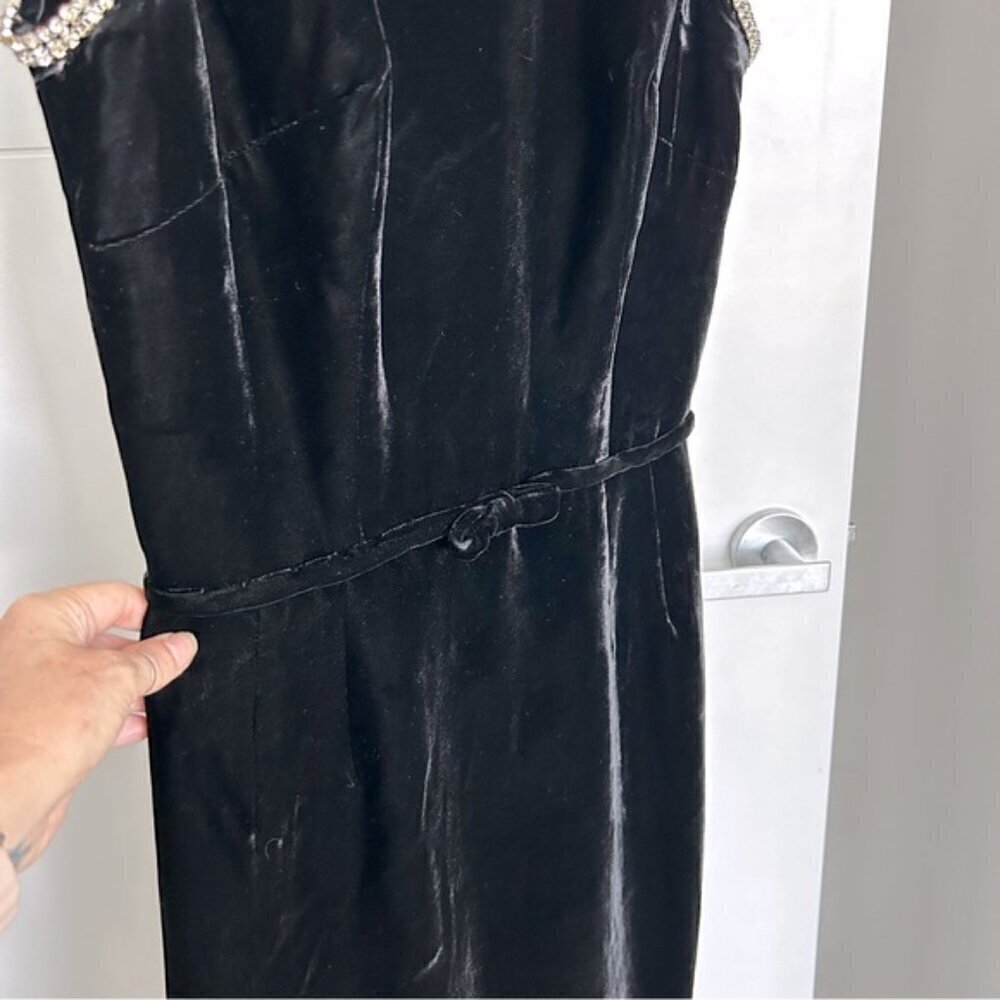 Original Junior Vogue 1960’s Velvet Wiggle Dress. - Picture 9 of 12